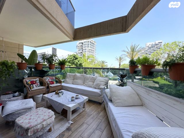 דירה, הפרחים 2, נווה גן, רמת השרון