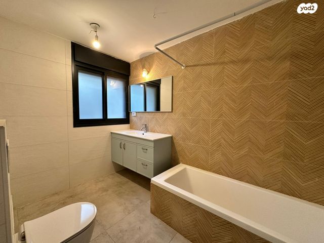 דירה, בנימין ד'ישראלי 45, אחוזה, חיפה