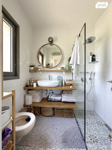 דירה, הפרחים 2, נווה גן, רמת השרון