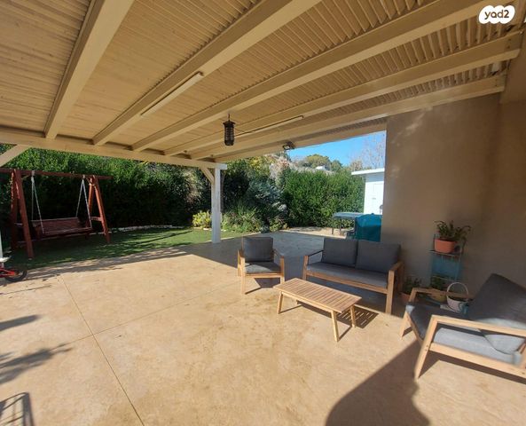 דו משפחתי, קול צופיך 15, קדומים, קדומים