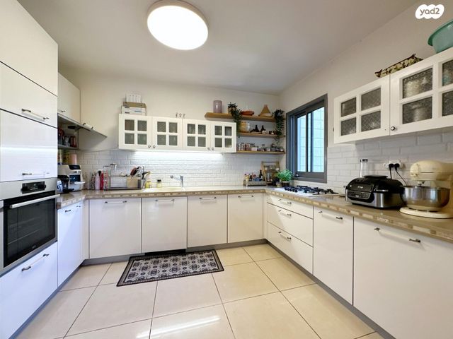 דירה, הפרחים 2, נווה גן, רמת השרון