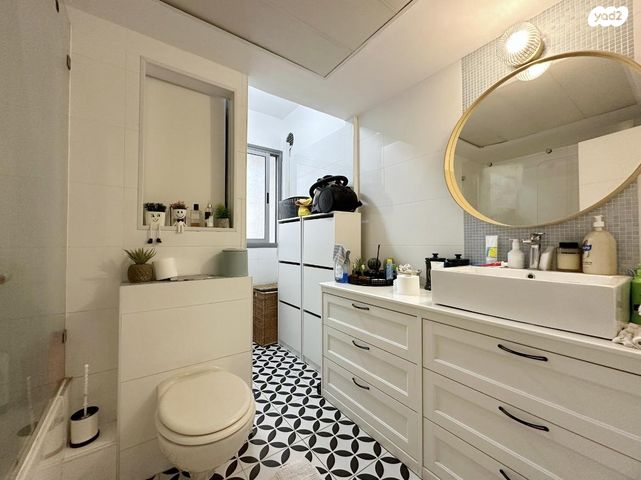 דירה, הפרחים 2, נווה גן, רמת השרון