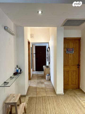 דירה, בנימין ד'ישראלי 51, אחוזה, חיפה