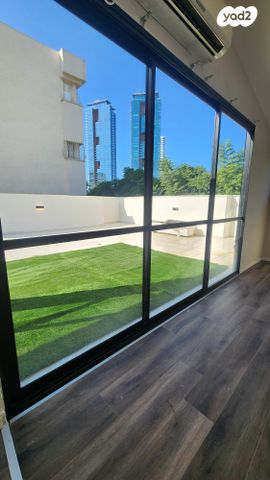 גג/ פנטהאוז, אנה פרנק 2, חרוזים, רמת גן