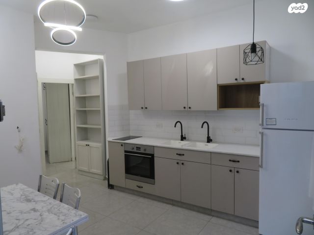 אבן גבירול 9