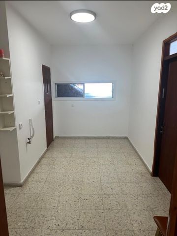 דירה, שביל אילנות 8, מעוז ציון א', מבשרת ציון