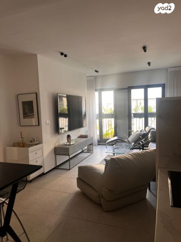 דירה, שדרות ירושלים 17, צפון יפו, המושבה האמריקאית-גרמנית, תל אביב יפו