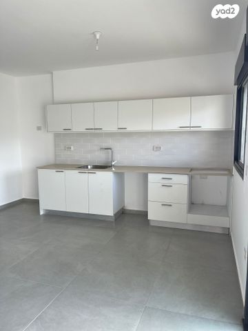 דירה, טרומפלדור 65, כפר גנים א, פתח תקווה