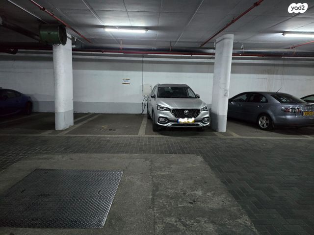 שדרות מנחם בגין 15