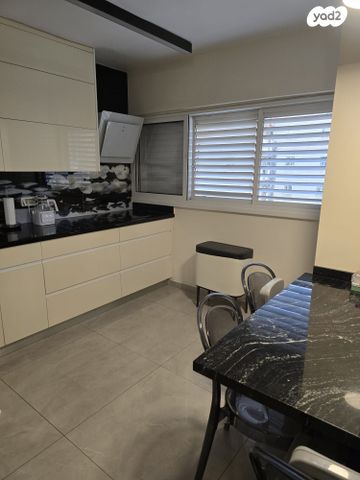 דירה, יוברט המפרי 5, מרכז העיר, לוד