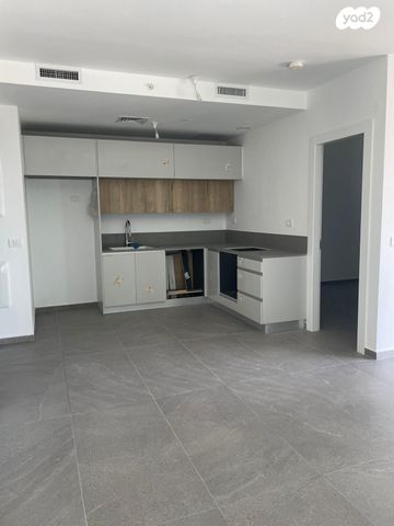 דירה, ליאונרדו דה וינצ'י 12, גני שרונה, קרית הממשלה, תל אביב יפו