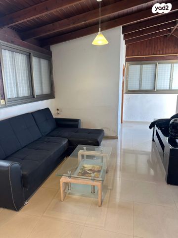 דירה, הרב עוזיאל 24, לב העיר, בת ים