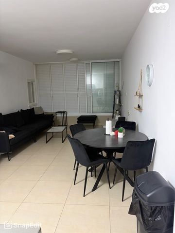 דירה, בית וגן 7, לב העיר, בת ים