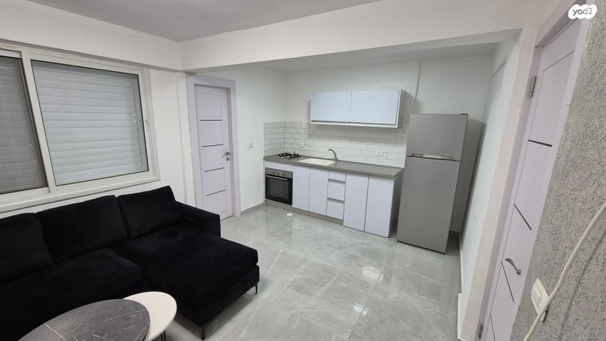 כיכר אליעזר קפלן 12