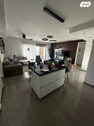 דירה, דרך בן גוריון 3, אבן גבירול, רחובות