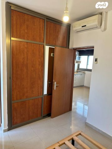 דירה, הרב עוזיאל 24, לב העיר, בת ים