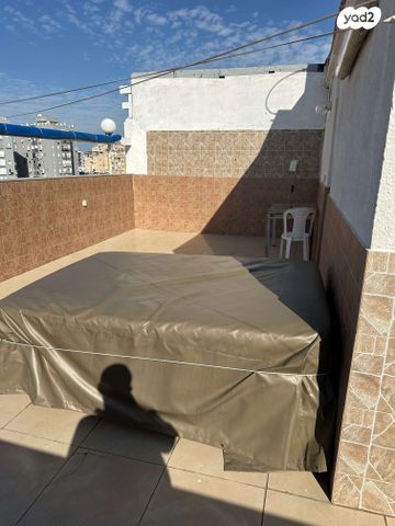 דירה, הרב עוזיאל 24, לב העיר, בת ים