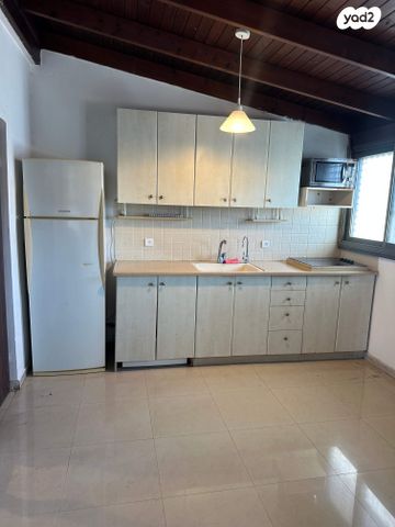 דירה, הרב עוזיאל 24, לב העיר, בת ים