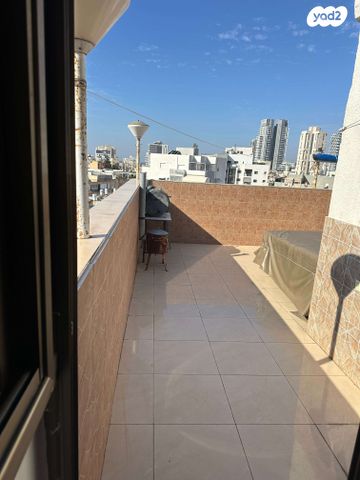 דירה, הרב עוזיאל 24, לב העיר, בת ים