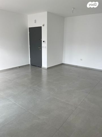 דירה, טרומפלדור 65, כפר גנים א, פתח תקווה