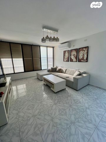 דירה, העלייה 10, נווה מרמורק, רחובות