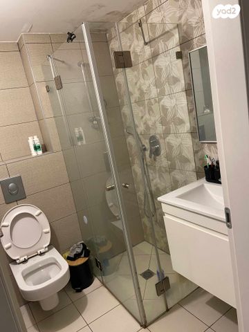 דרך מנחם בגין 144