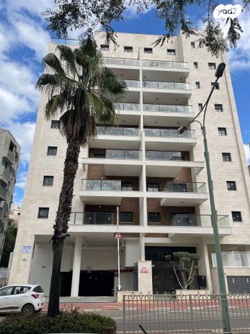 טרומפלדור 65