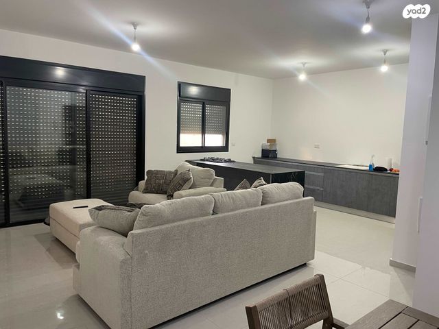 דירת גן, רבי נחמן מאומן 10, השחר, דימונה