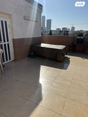 דירה, הרב עוזיאל 24, לב העיר, בת ים