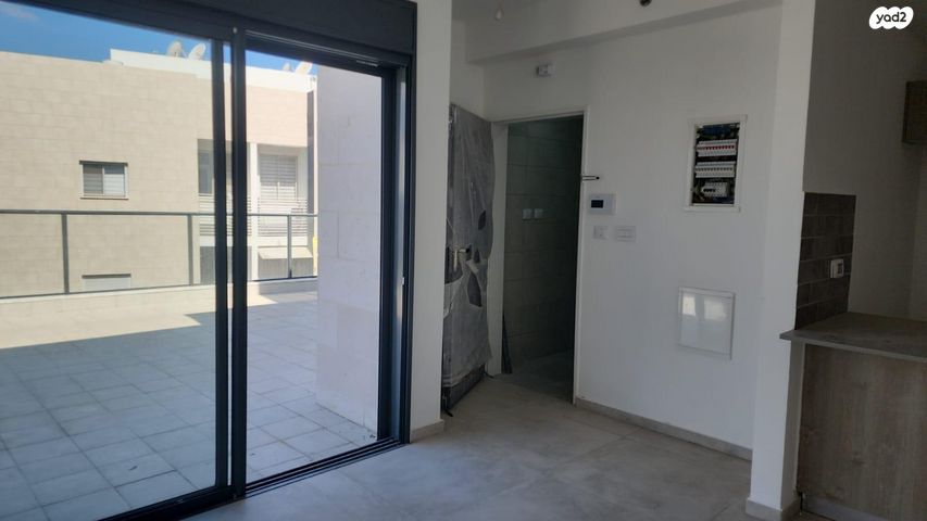 גג/ פנטהאוז, מניה שוחט 11, רמז, מערב ותיק, ראשון לציון