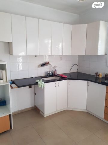 גג/ פנטהאוז, פייר קניג 6, נאות רחל, חולון