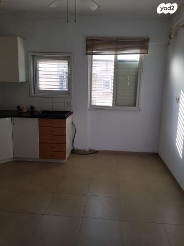 גג/ פנטהאוז, פייר קניג 6, נאות רחל, חולון