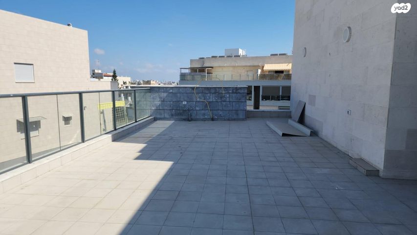 גג/ פנטהאוז, מניה שוחט 11, רמז, מערב ותיק, ראשון לציון