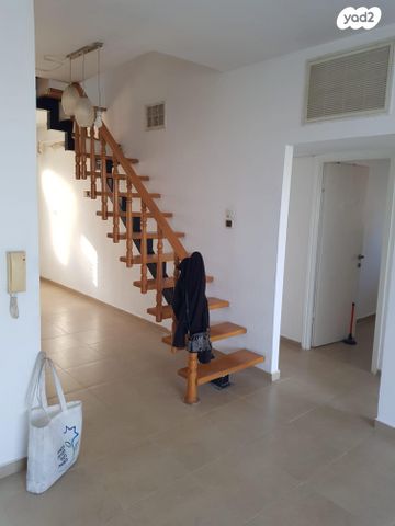 גג/ פנטהאוז, פייר קניג 6, נאות רחל, חולון