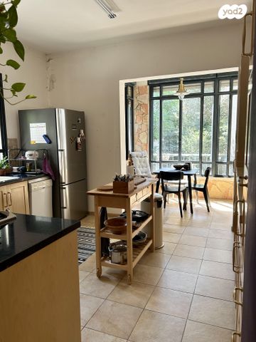 דירה, בנימין ד'ישראלי 51, אחוזה, חיפה