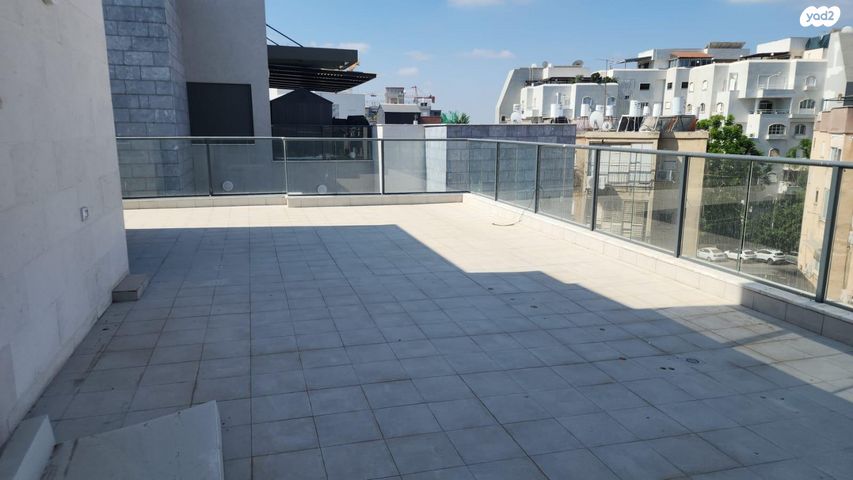 גג/ פנטהאוז, מניה שוחט 11, רמז, מערב ותיק, ראשון לציון