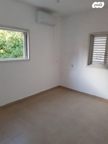 גג/ פנטהאוז, פייר קניג 6, נאות רחל, חולון