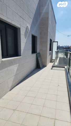 גג/ פנטהאוז, מניה שוחט 11, רמז, מערב ותיק, ראשון לציון