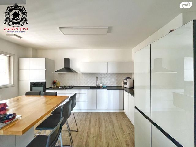 דירה, הר הצופים 27, רחובות ההולנדית, רחובות