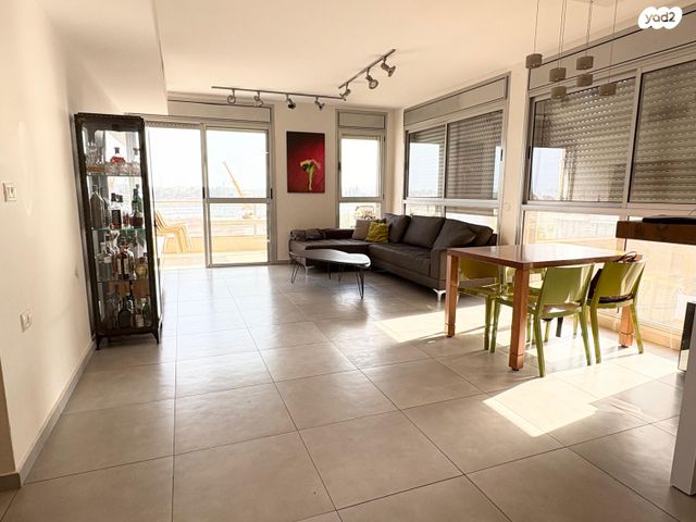 דירה, נווה גן, רמת השרון