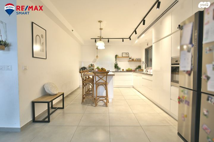 דירה, עפרה חזה, משכנות האומנים, קרית מוצקין