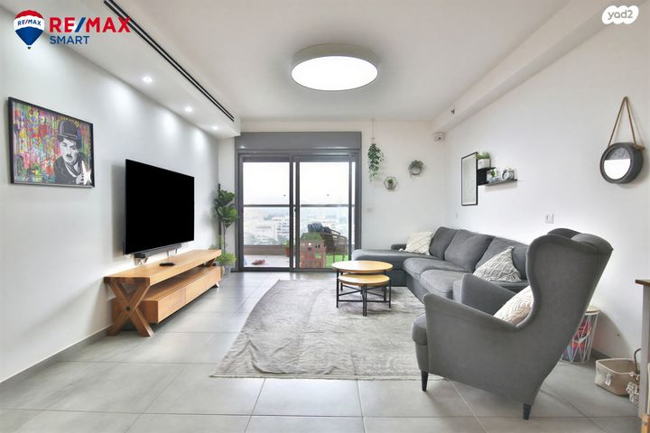 דירה, עפרה חזה, משכנות האומנים, קרית מוצקין