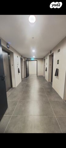 דירה, קרל פופר, נתניה