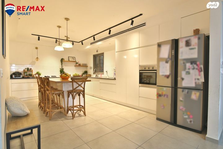 דירה, עפרה חזה, משכנות האומנים, קרית מוצקין