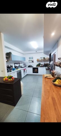 דירה, קרל פופר, נתניה