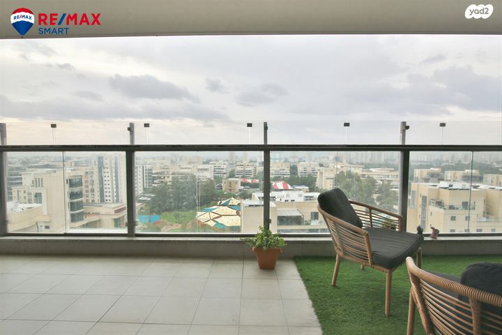 דירה, עפרה חזה, משכנות האומנים, קרית מוצקין