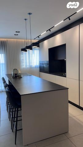 שולמית אלוני 