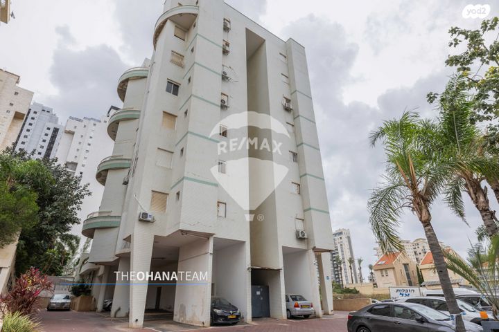 דירה, הבריגדה היהודית, גלי הים, נתניה