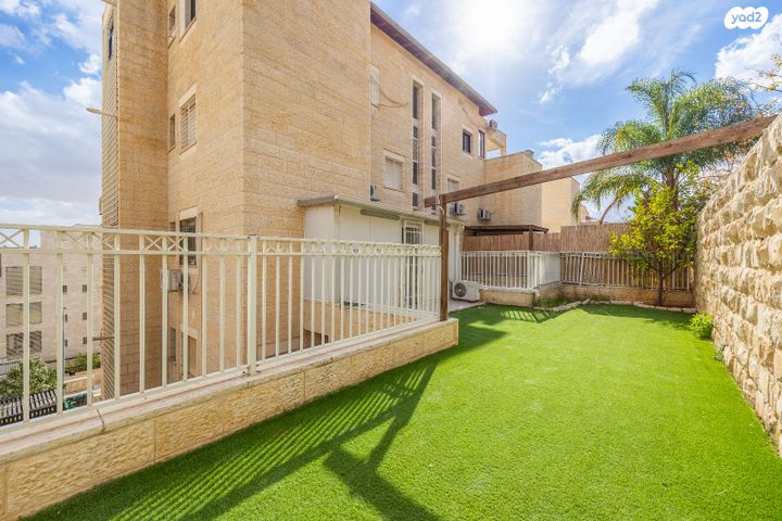 דירת גן, אלעזר מנחם גלרנטר, חומת שמואל, הר חומה, ירושלים