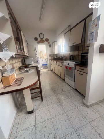 דירה, הרצל 15, מרכז העיר, קרית אתא